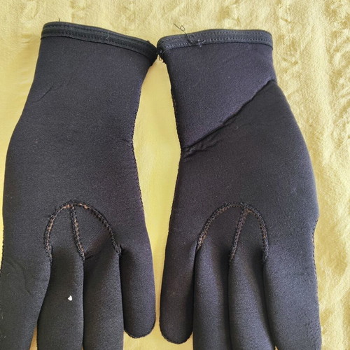 Neoprene gloves like new, size Large