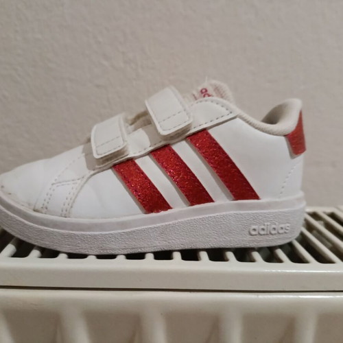 Adidas no 23 used girls' sport shoes white with red stripes