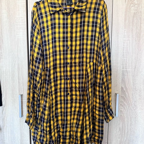 Deppy Jo shirt dress medium size like new, multicolor yellow