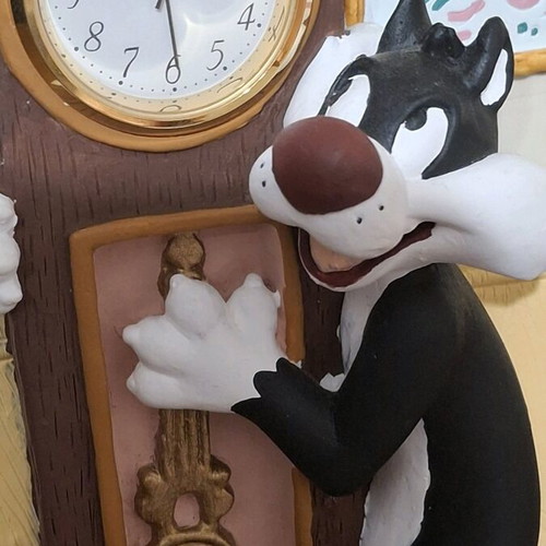 Vintage Tweety & Sylvester Looney Tunes clock like new, tabletop, analog