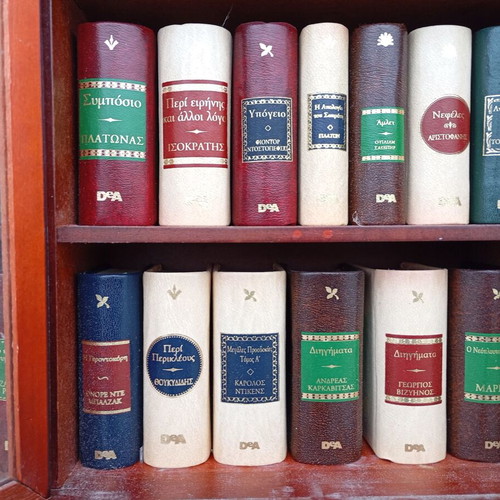 Deagostini miniature books used, 56 titles with mini bookshelf
