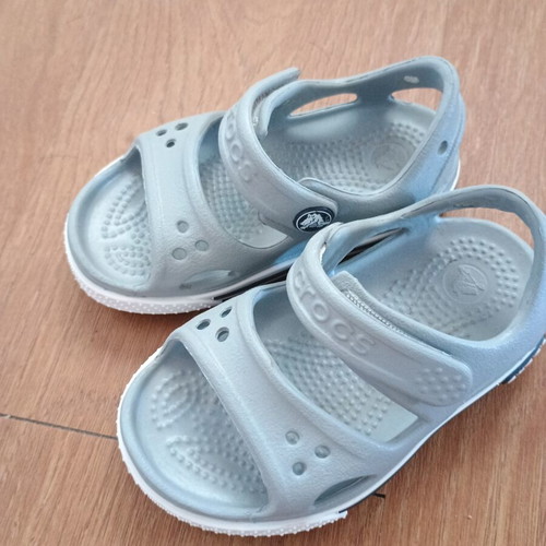 Crocs kids sandals size no5, like new, grey