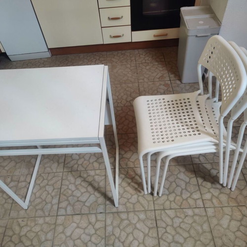 Table with chairs, closed 46x56cm, open 92x56cm