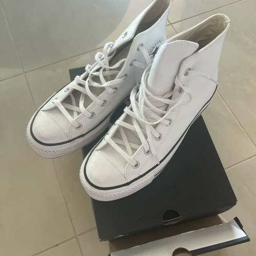 women's sneaker