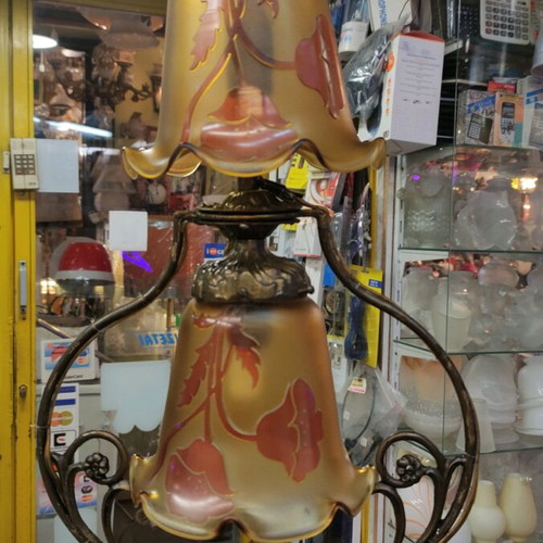 Antique Table Lamp like new, made of bronze