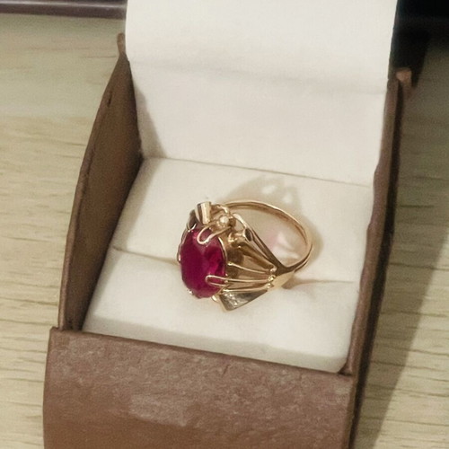 Gold ring 583 14K used, red stone