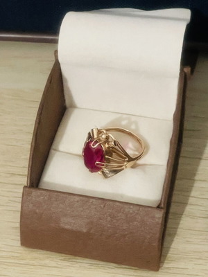 Gold ring 583 14K used, red stone
