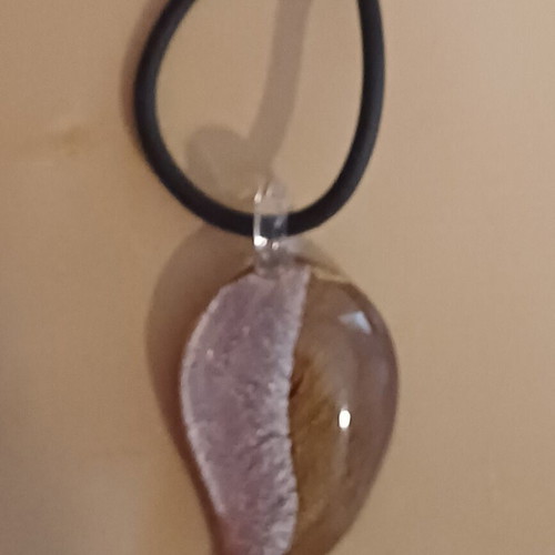 Leaf-shaped Murano style necklace with black cord like new