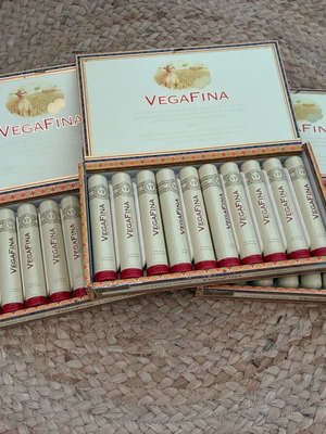3 κουτιά πουρων Vega Fina με τις θήκες τους