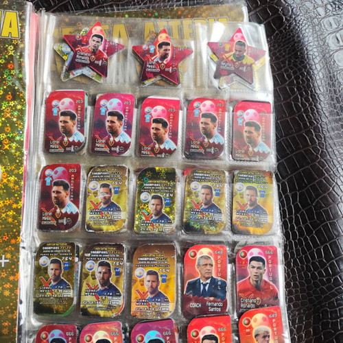 Football and Brawl Stars tags like new, 920 pieces with albums