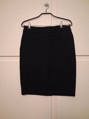 Elastic black skirt like new, size S