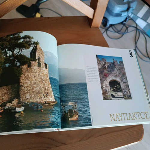 Castle photo album book like new, hardcover