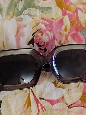 Sunglasses black and gold