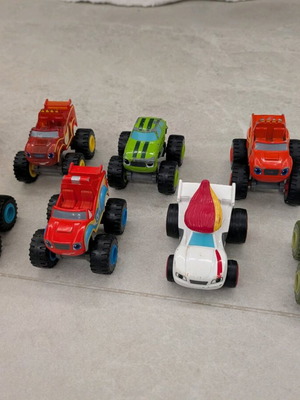 Blaze and the Monster Machines toy cars like new, set of 8
