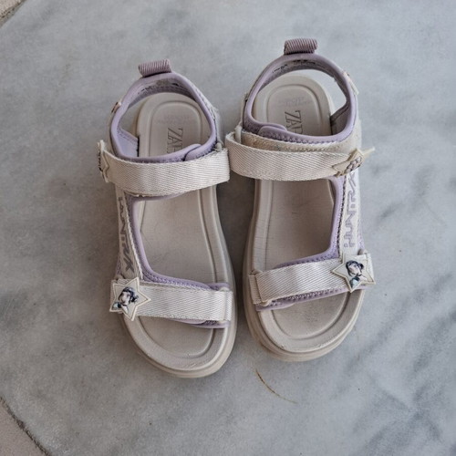 Zara K Pop Demon Hunters girls sandals like new, size 33, white and grey