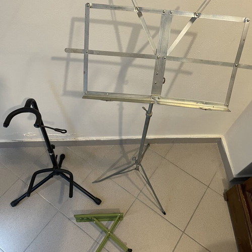 Guitar stand, footrest and music stand used, foldable platinum set