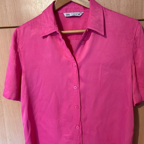 Zara short-sleeve shirt like new, fuchsia color, size M