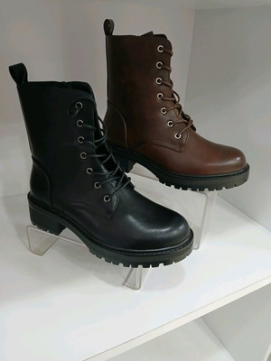 Women's boots new, brown and black