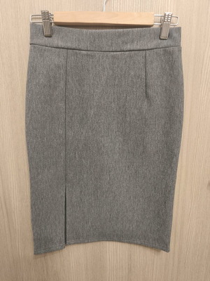 Midi skirt with slit on right leg, grey