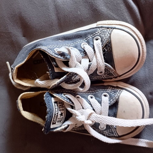 Converse baby shoes size 22 like new