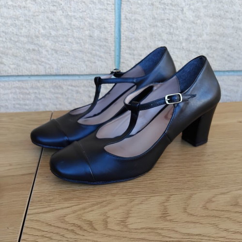 Dexim hand-made black leather pumps, like new, size 36