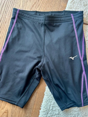 Mizuno cycling shorts like new, black with purple details, size S