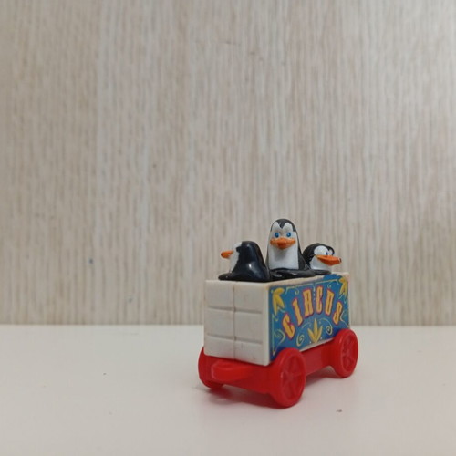 Kinder Surprise Joy Madagascar Figures used, miniatures animals trains
