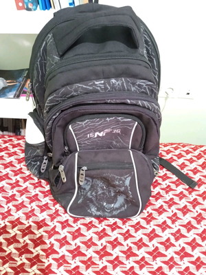 School bag like new with multiple compartments and waterproof pouch