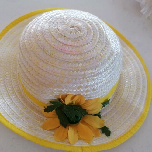 Girl's sun hat with flower like new, beige and yellow