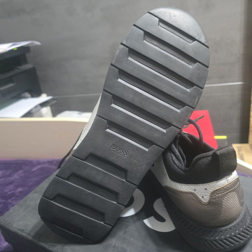 Boss sneakers size 43, gold