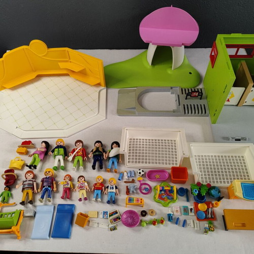 Playmobil children's daycare used, assorted pieces