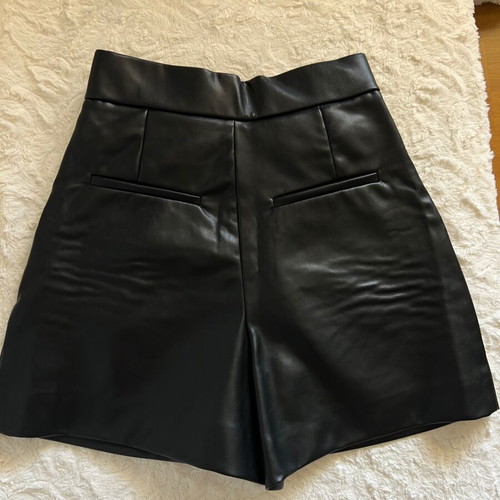 Zara δερμάτινο σορτς μεταχειρισμένο, ψηλομέσο, μαύρο, XS