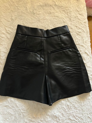 Zara δερμάτινο σορτς μεταχειρισμένο, ψηλομέσο, μαύρο, XS