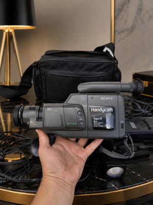 Sony Handycam CCD-F350E video camera like new with accessories
