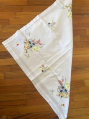 Square embroidered tablecloth 73x73 cm