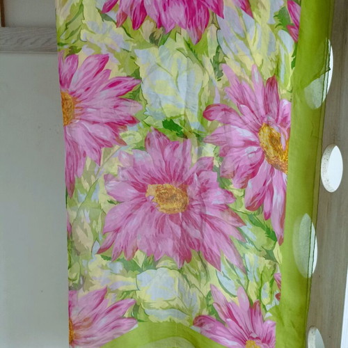 Dolce&Gabbana scarf like new with floral print, 100% silk