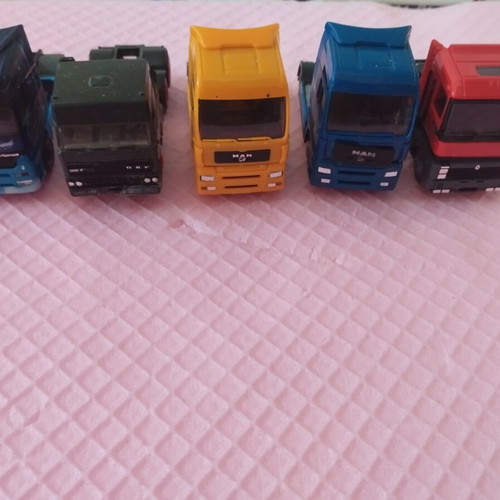 HO scale tractors for trailers and wagon loading, set