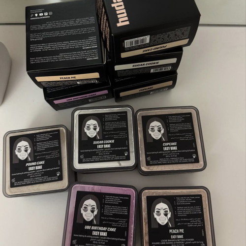 Huda Beauty Easy Bake Loose Baking & Setting Powder new, Cupcake shade