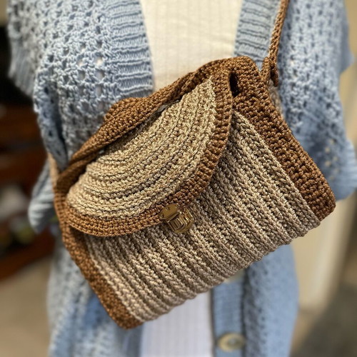 Handmade hand and shoulder bag made to order, beige and gold