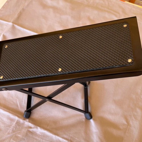 Guitar footrest like new with adjustable height and anti-slip base