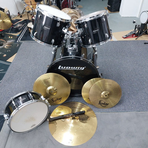 Ludwig Accent CS Combo drum set used with Sabian Solar cymbals and snare