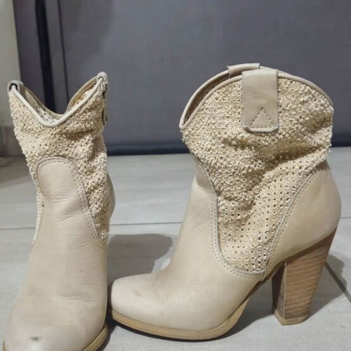 Beige boots size 36 like new