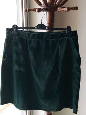 Women’s mini skirt style boho size L like new, cypress color