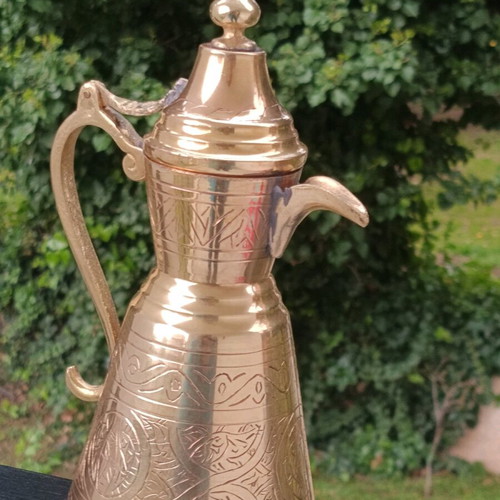 Traditional Arabic Dallah coffee pot vintage like new