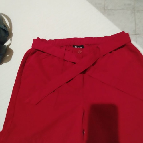 Women's red shorts size M like new, comfortable with belt