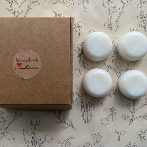 Handmade wax melts new, pack of 4 with musk scent