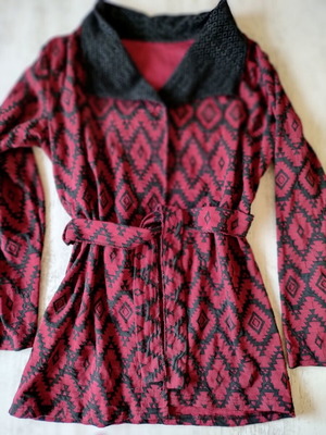 Cape with collar and belt new, black and red