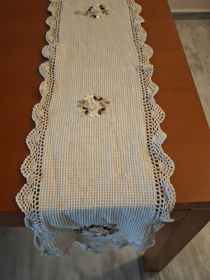 Table runner used, elongated