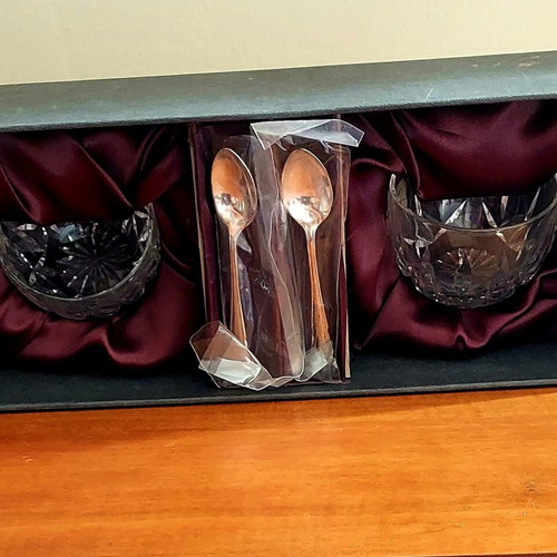 Set of two Waterford crystal bowls and two Newbridge Erns Ai silver-plated spoons new