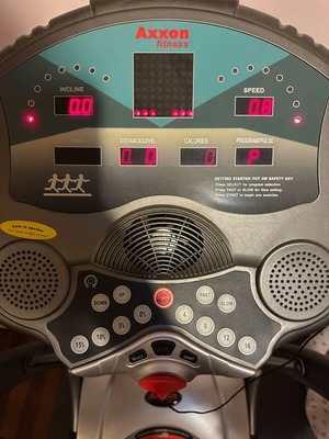 Διάδρομος γυμναστικής Axxon Fitness A700 Solid μεταχειρισμένος, κινητήρας 2,5 HP, ρυθμιζόμενη κλίση